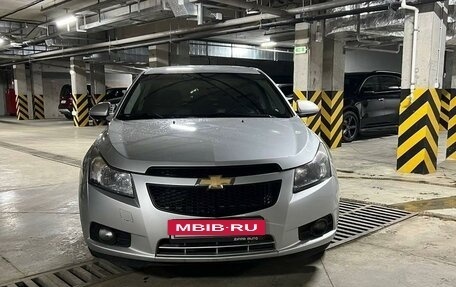 Chevrolet Cruze II, 2011 год, 650 000 рублей, 3 фотография