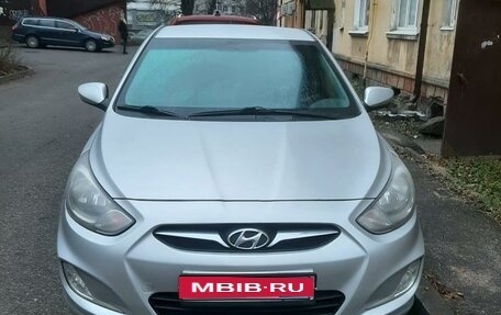 Hyundai Solaris II рестайлинг, 2012 год, 880 000 рублей, 1 фотография