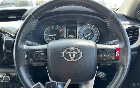 Toyota Hilux VIII, 2020 год, 3 750 000 рублей, 9 фотография