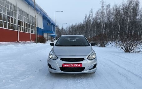 Hyundai Solaris II рестайлинг, 2012 год, 610 000 рублей, 1 фотография