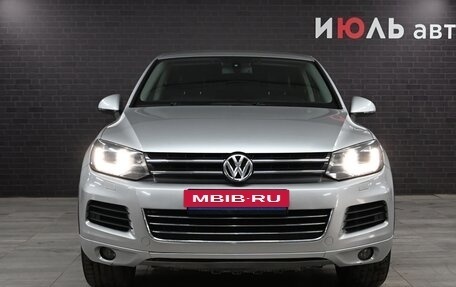 Volkswagen Touareg III, 2011 год, 1 990 000 рублей, 2 фотография