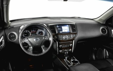 Nissan Pathfinder, 2015 год, 1 680 000 рублей, 24 фотография