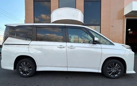 Toyota Voxy, 2022 год, 3 714 000 рублей, 8 фотография