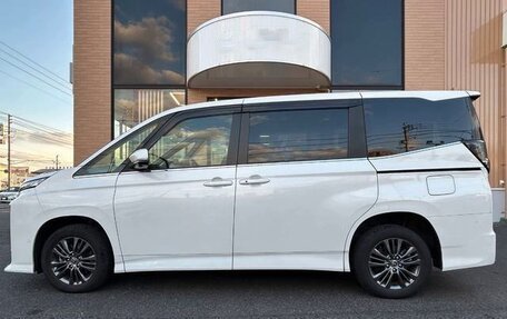 Toyota Voxy, 2022 год, 3 714 000 рублей, 4 фотография