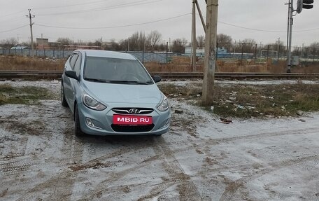 Hyundai Solaris II рестайлинг, 2012 год, 820 000 рублей, 3 фотография