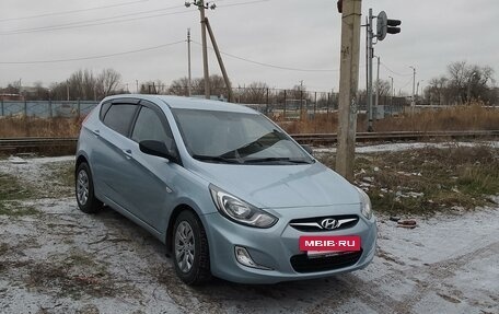 Hyundai Solaris II рестайлинг, 2012 год, 820 000 рублей, 4 фотография