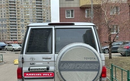 Toyota Land Cruiser 70, 2011 год, 4 900 000 рублей, 2 фотография