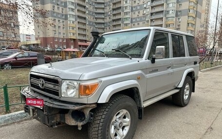 Toyota Land Cruiser 70, 2011 год, 4 900 000 рублей, 5 фотография