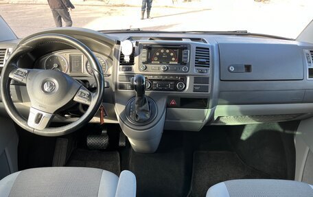 Volkswagen Caravelle T5, 2015 год, 2 450 000 рублей, 12 фотография