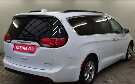 Chrysler Pacifica (RU), 2018 год, 3 100 000 рублей, 4 фотография