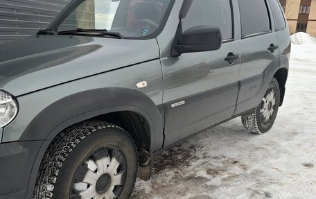 Chevrolet Niva I рестайлинг, 2015 год, 695 000 рублей, 5 фотография