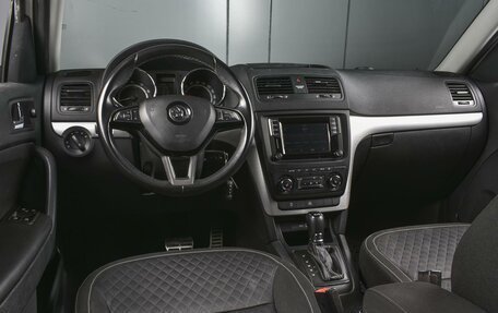 Skoda Yeti I рестайлинг, 2017 год, 1 829 000 рублей, 6 фотография