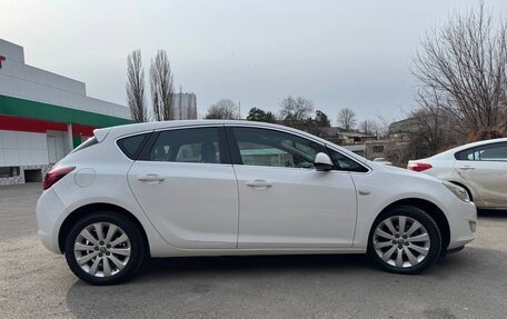 Opel Astra J, 2011 год, 750 000 рублей, 3 фотография