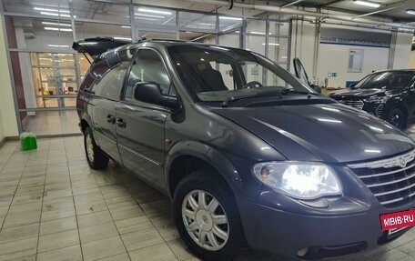 Chrysler Voyager IV, 2005 год, 700 000 рублей, 2 фотография