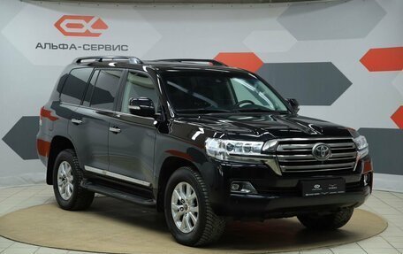 Toyota Land Cruiser 200, 2019 год, 6 990 000 рублей, 3 фотография