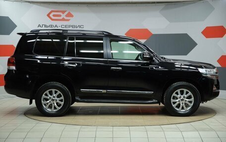 Toyota Land Cruiser 200, 2019 год, 6 990 000 рублей, 4 фотография