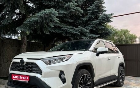 Toyota RAV4, 2020 год, 3 840 000 рублей, 8 фотография