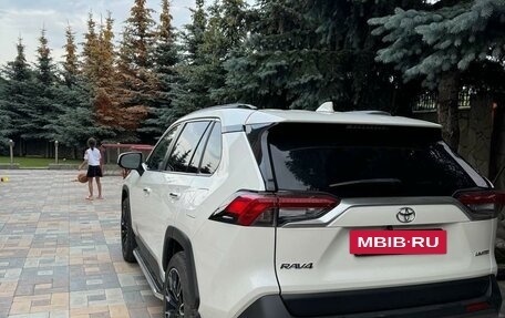 Toyota RAV4, 2020 год, 3 840 000 рублей, 10 фотография