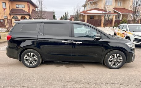 KIA Carnival III, 2018 год, 2 450 000 рублей, 4 фотография