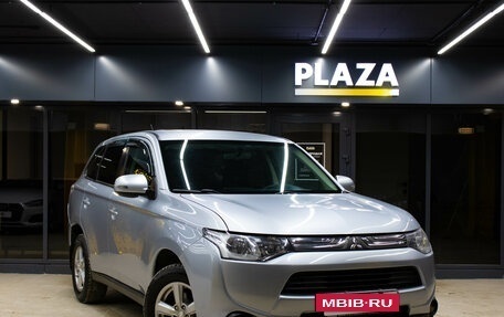 Mitsubishi Outlander III рестайлинг 3, 2013 год, 1 249 000 рублей, 2 фотография