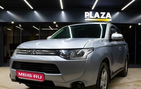 Mitsubishi Outlander III рестайлинг 3, 2013 год, 1 249 000 рублей, 5 фотография