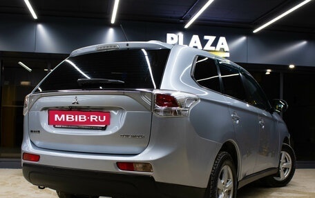 Mitsubishi Outlander III рестайлинг 3, 2013 год, 1 249 000 рублей, 7 фотография