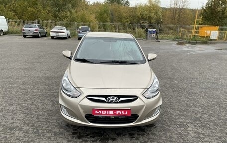 Hyundai Solaris II рестайлинг, 2012 год, 850 000 рублей, 1 фотография