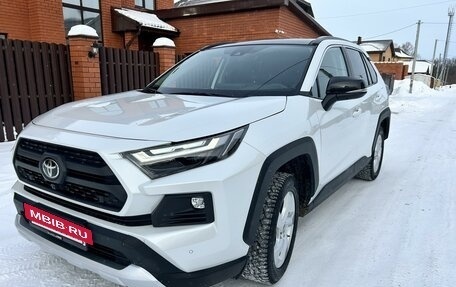 Toyota RAV4, 2023 год, 4 180 000 рублей, 2 фотография