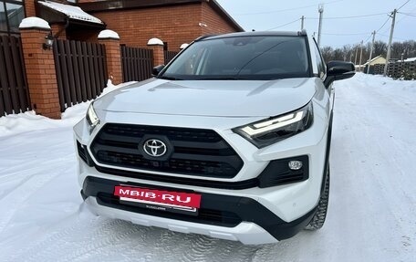 Toyota RAV4, 2023 год, 4 180 000 рублей, 3 фотография