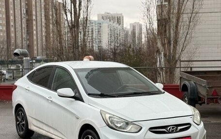 Hyundai Solaris II рестайлинг, 2012 год, 560 000 рублей, 1 фотография