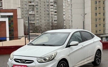 Hyundai Solaris II рестайлинг, 2012 год, 560 000 рублей, 4 фотография