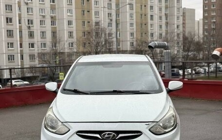 Hyundai Solaris II рестайлинг, 2012 год, 560 000 рублей, 2 фотография