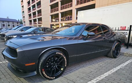 Dodge Challenger III рестайлинг 2, 2020 год, 4 770 000 рублей, 6 фотография