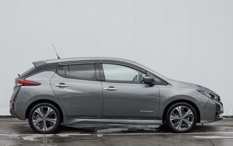 Nissan Leaf II, 2018 год, 2 299 000 рублей, 4 фотография