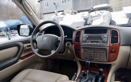 Toyota Land Cruiser 100 рестайлинг 2, 2004 год, 2 350 000 рублей, 19 фотография