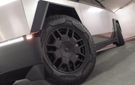 Tesla Cybertruck, 2024 год, 29 000 000 рублей, 19 фотография