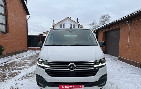 Volkswagen Multivan T6 рестайлинг, 2019 год, 7 250 000 рублей, 3 фотография