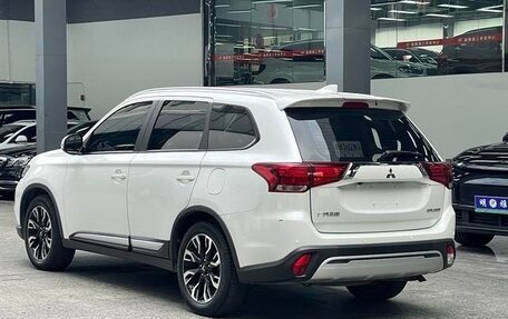 Mitsubishi Outlander III рестайлинг 3, 2020 год, 2 050 000 рублей, 4 фотография