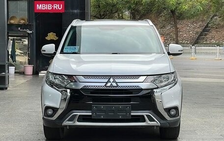 Mitsubishi Outlander III рестайлинг 3, 2020 год, 2 050 000 рублей, 2 фотография