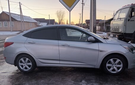 Hyundai Solaris II рестайлинг, 2015 год, 1 000 000 рублей, 2 фотография