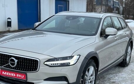 Volvo V90 Cross Country I рестайлинг, 2018 год, 2 550 000 рублей, 1 фотография