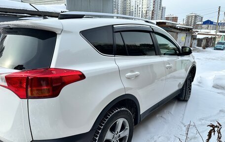 Toyota RAV4, 2015 год, 1 675 000 рублей, 4 фотография