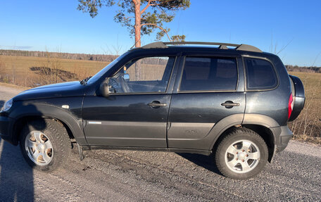 Chevrolet Niva I рестайлинг, 2011 год, 590 000 рублей, 3 фотография