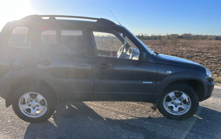 Chevrolet Niva I рестайлинг, 2011 год, 590 000 рублей, 6 фотография