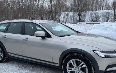 Volvo V90 Cross Country I рестайлинг, 2018 год, 2 550 000 рублей, 4 фотография