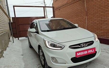 Hyundai Solaris II рестайлинг, 2013 год, 730 000 рублей, 2 фотография