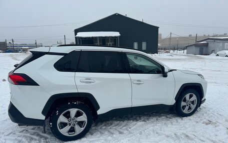 Toyota RAV4, 2020 год, 3 800 000 рублей, 6 фотография