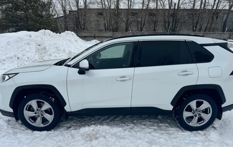 Toyota RAV4, 2020 год, 3 800 000 рублей, 2 фотография