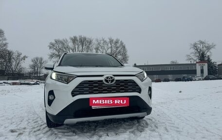 Toyota RAV4, 2020 год, 3 800 000 рублей, 3 фотография