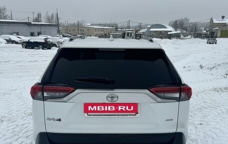 Toyota RAV4, 2020 год, 3 800 000 рублей, 8 фотография